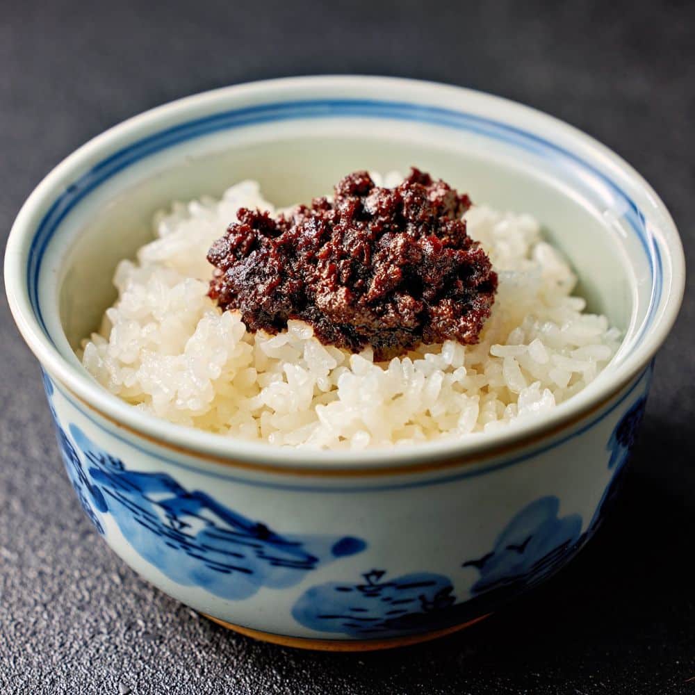 白米にのったうなぎの佃煮