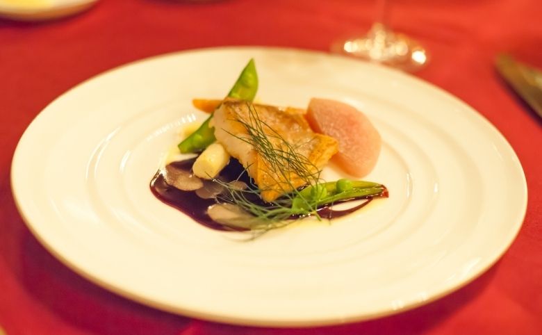 高級食材としてのうなぎ:フランス料理と生態の秘密