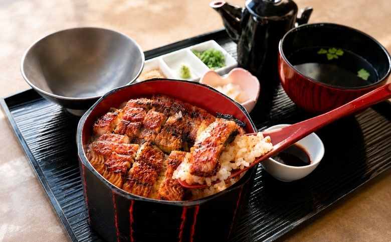 山美世の数量限定の「鰻ひつまぶし膳」