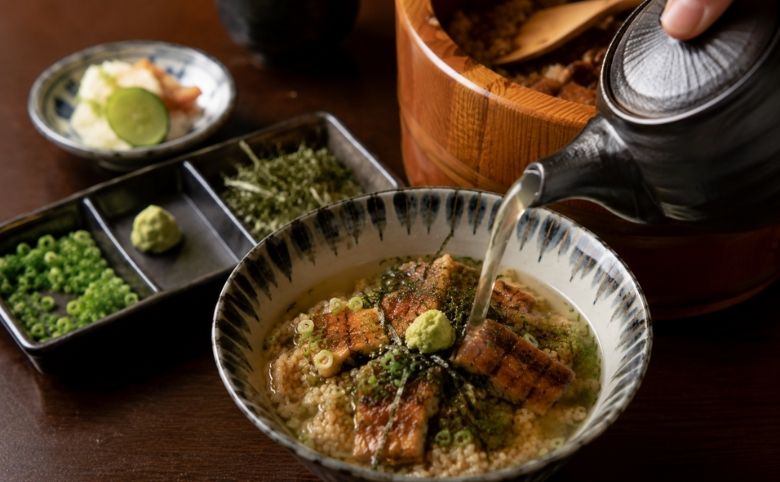 ひつまぶしの食べ方 出汁と煎茶でお茶漬けにする