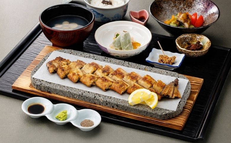 山美世のうなぎ本来の旨味を楽しめる「素焼」